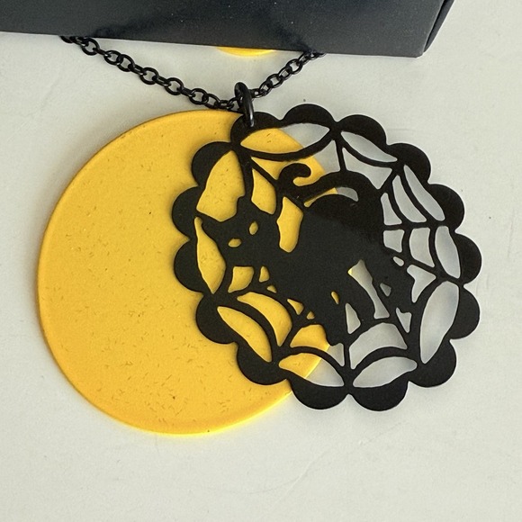 Avon Halloween Neon Black Cat/Spider Web Necklace & Earring Set. S9023 - Picture 2 of 4